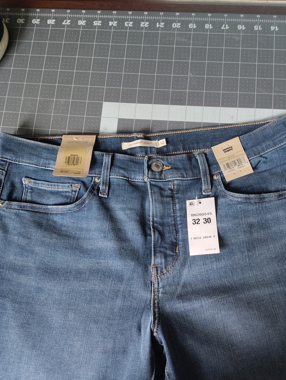 Levi's Straight Leg Women's Jeans in Medium Blue Wash